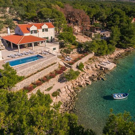 Luxury Villa Kate On Sea With Heated Pool Milna  Zewnętrze zdjęcie