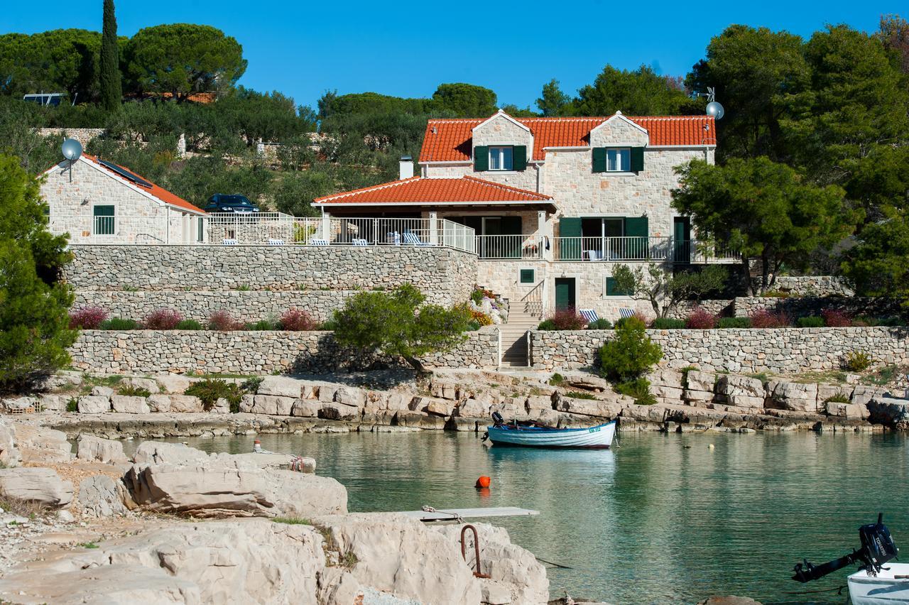 Luxury Villa Kate On Sea With Heated Pool Milna  Zewnętrze zdjęcie