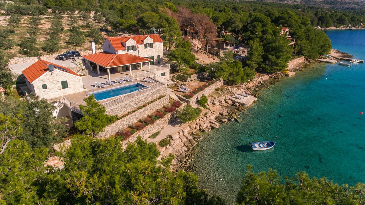 Luxury Villa Kate On Sea With Heated Pool Milna  Zewnętrze zdjęcie