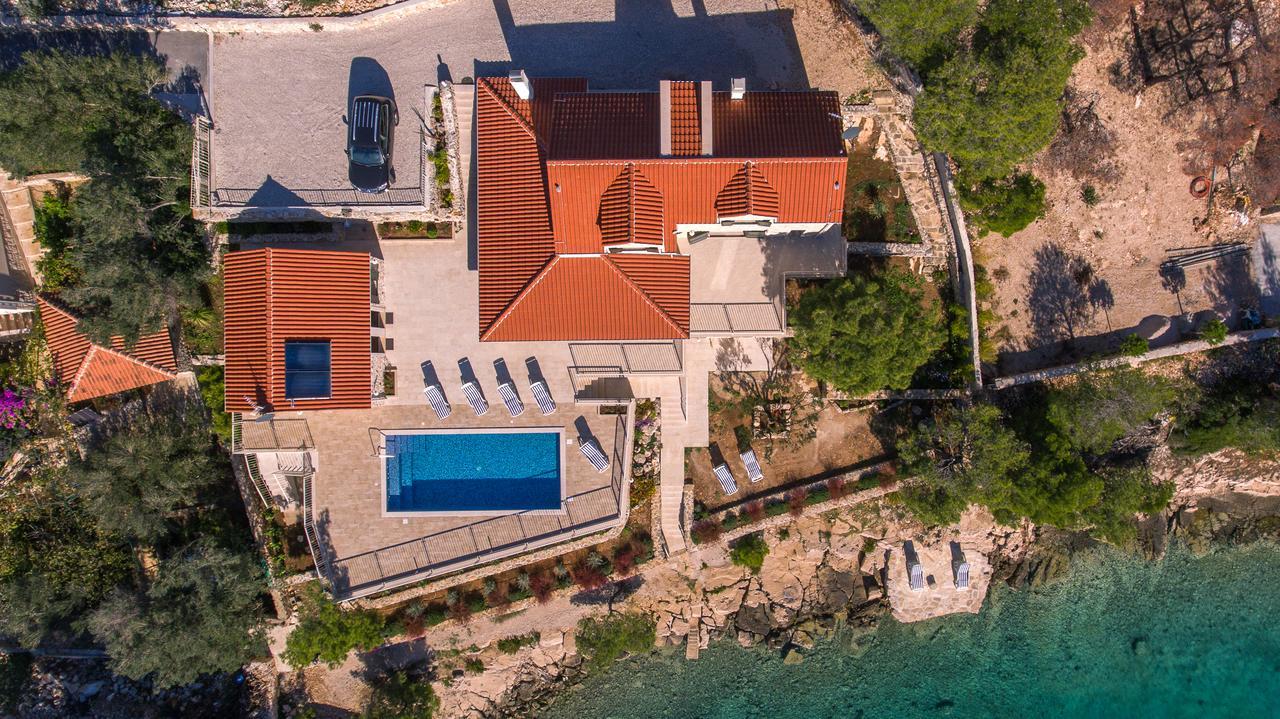 Luxury Villa Kate On Sea With Heated Pool Milna  Zewnętrze zdjęcie