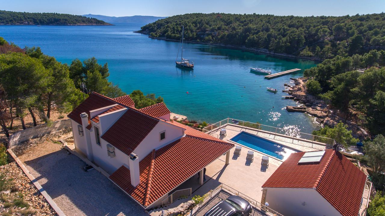 Luxury Villa Kate On Sea With Heated Pool Milna  Zewnętrze zdjęcie