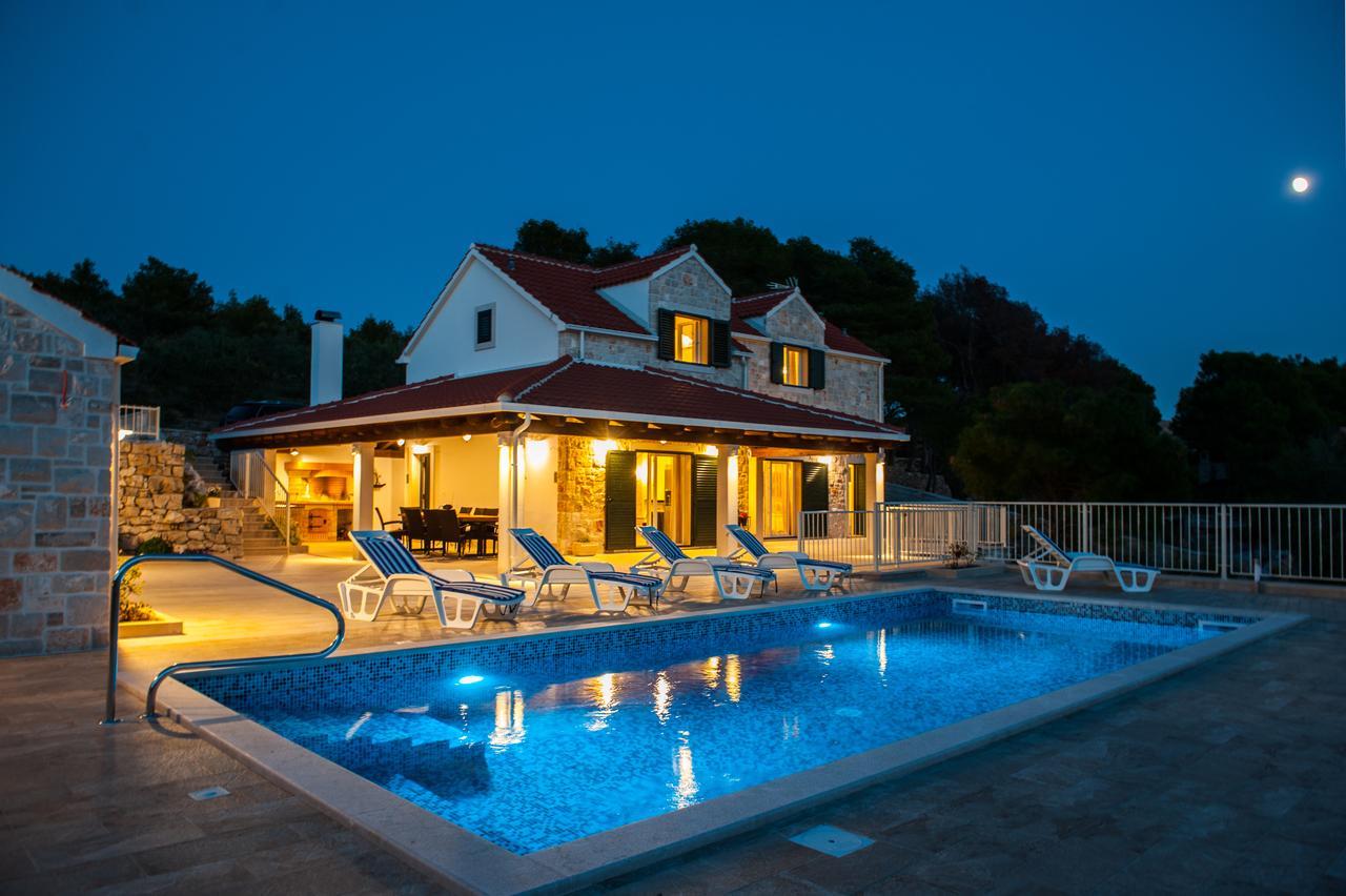 Luxury Villa Kate On Sea With Heated Pool Milna  Zewnętrze zdjęcie