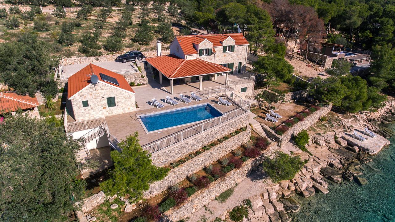 Luxury Villa Kate On Sea With Heated Pool Milna  Zewnętrze zdjęcie