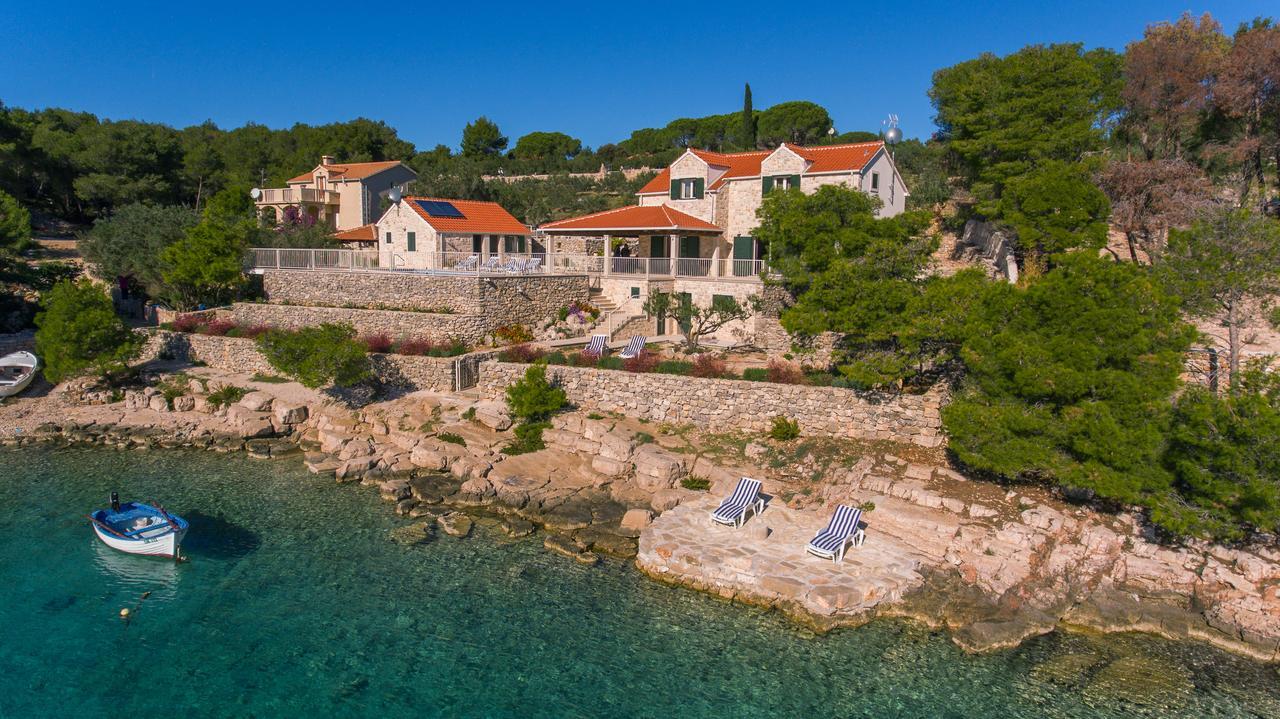 Luxury Villa Kate On Sea With Heated Pool Milna  Zewnętrze zdjęcie